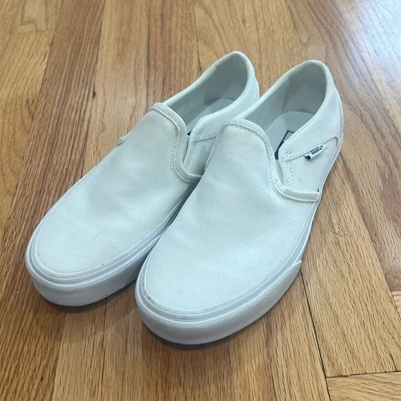 Women’s White Vans Slip Ons size 6.5 - Picture 1 of 5